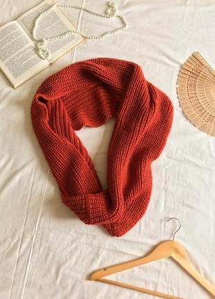 Цільний в‘язаний помаранчевий шарф-хомут