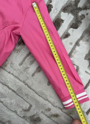Стильный розовый бомпер. короткая куртка с резинкой. весенняя куртка ветровка для девочки. весенняя куртка с капюшоном. малиновый бомпер5 фото