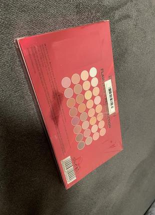 Палетка тіней revolution