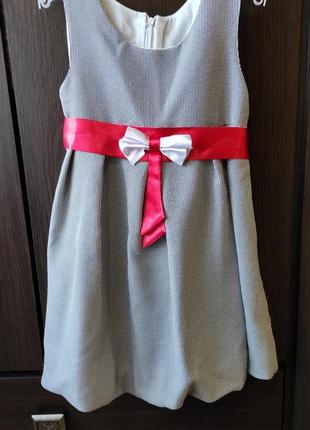 Прекрасна сукня-сарафан для маленької красуні