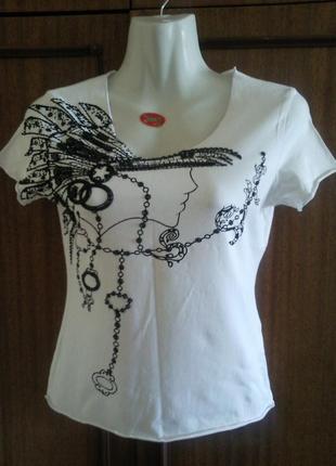 Футболка с камнями