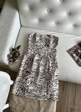 Роскошное платье с леопардовым принтом1 фото