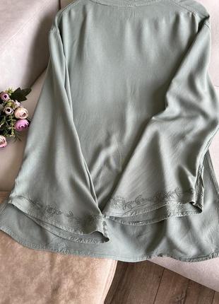Мятная блузка с вышивкой.8 фото
