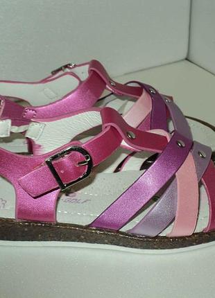 Босоніжки для дівчинки, р. 28. уцінка