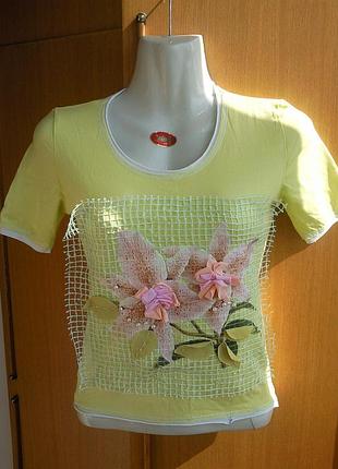 Футболка з аплікацією