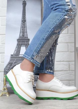 Туфли женские на платформе modus белые с зеленым со шнуровкой1 фото