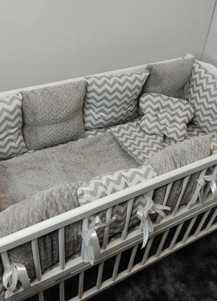 Набір у дитяче ліжечко для новонароджених захист ( бортик 12 подушок) + плед + подушка + простирадло на гумці9 фото