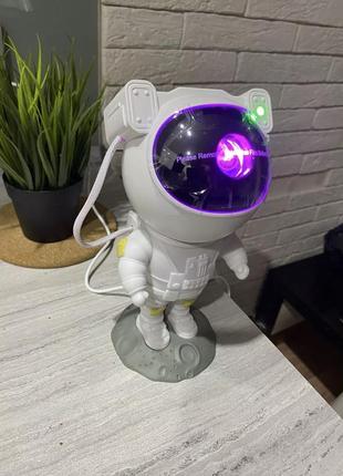 Нічник-лампа проектор галактики та зоряного неба астронавт білий іграшка usb