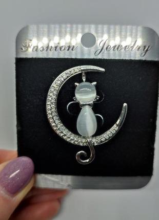 Брошь -кулон "кот на месяце"