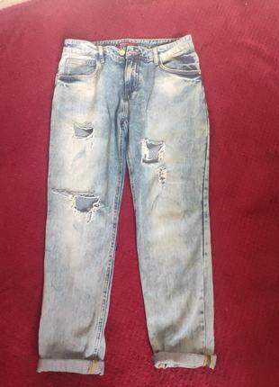 Джинсы бойфренд рваные