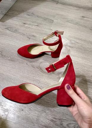 Туфли из  красной натуральной замши  на толстом  невысоком каблуке!