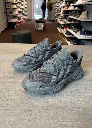 Кроссовки adidas ozweego