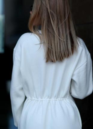 Біла трикотажна сукня з вишивкою4 фото