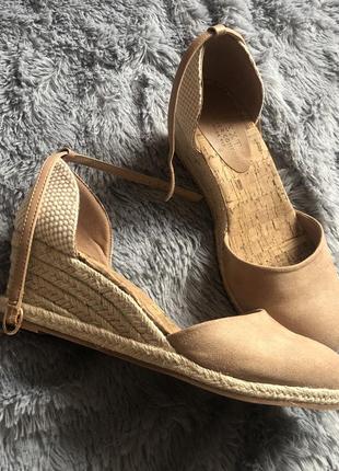Новенькие туфли на танкетке от next