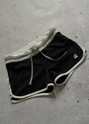 Женские спортивные короткие шорты nike размер xs