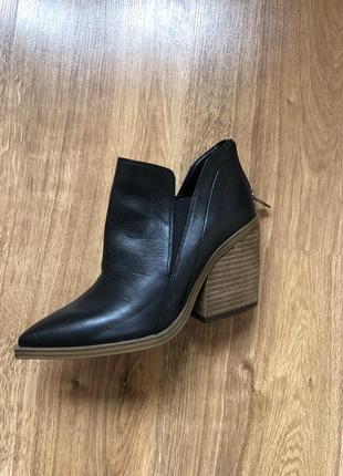 Vince camuto- кожаные котелки, 37 р.