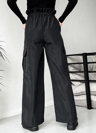 Стильные широкие женские штаны карго штаны-карго прямые штаны палаццо штаны-палаццо демисезонные штаны с высокой посадкой черные штаны из плащевки3 фото