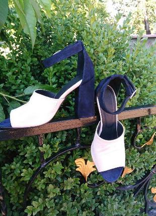 Босоножки кожаные  на высоком толстом каблуке