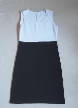 Платье черно-белое без рукав