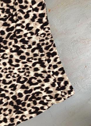 Леопардова спідниця міді із розрізом6 фото