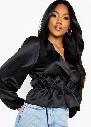 Сатинова демісезонна блуза блузка з об'ємними рукавами boohoo