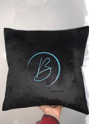 Подушка плюшева в машину з вашими ініціалами, маркою машини, логотипом