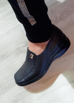 Туфлі на широку ніжку