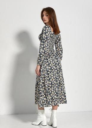 Женское нарядное шелковое платье с цветами, длины миди, черное 42-483 фото