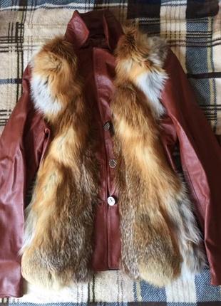 Кожаная курточка с мехом лисы