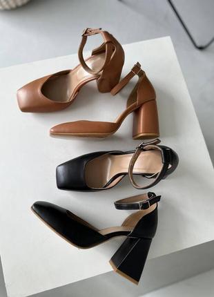 Чорні стильні шкіряні босоніжки з квадратним носком