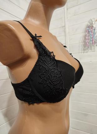 Красивый бюстик с пушапом 70-75 в-с