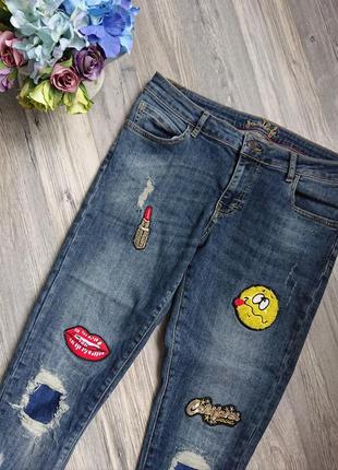 Стильные джинсы скинни с нашивками апликацией р.42/443 фото
