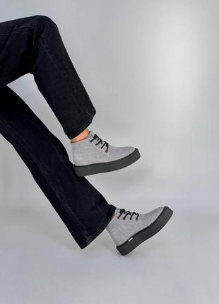 Стильные ботинки на платформе серые замшевые деми, демисезонные осенние, веселые (на осень,весная)10 фото
