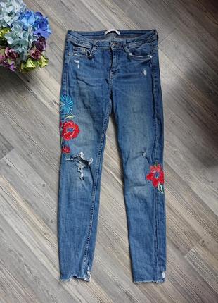 Женские джинсы zara с цветочной вышивкой и разрезами р.40/42(s, 26)