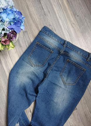 Женские джинсы с вышивкой и потертостями р.40/424 фото