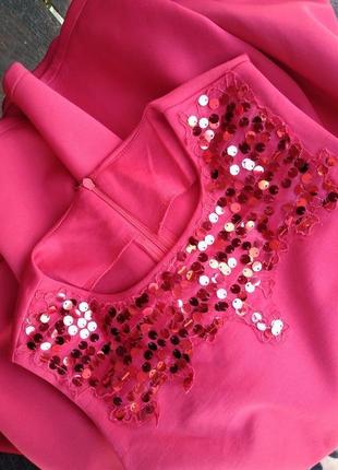 Яркое, стильное, модноен платье с паетками