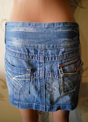 Only . стильная джинсовая мини юбка . 100% хлопок . интересные детали . размер 123 фото
