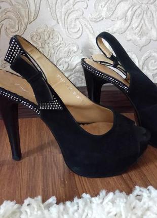 Натуральные босоножки