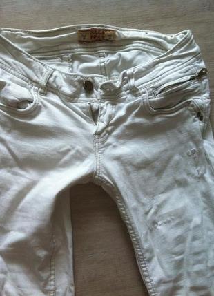 Белые джинсы pull & bear2 фото