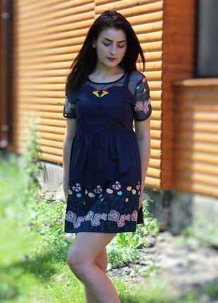 Сукня з коротким рукавом і з вишивкою квітів синя2 фото