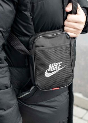 Маленька міська сумка месенджер чоловіча nike чорна з тканини через молодіжне плече stk nk7 фото