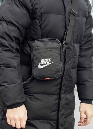 Маленька міська сумка месенджер чоловіча nike чорна з тканини через молодіжне плече stk nk10 фото