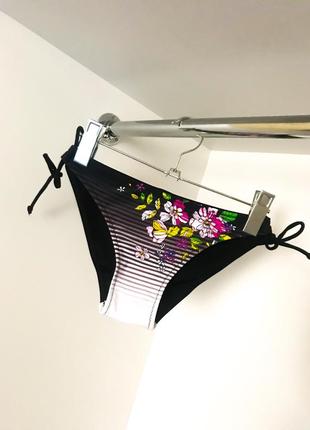 Низ от купальника плавки слипы чёрные в полоску с цветами цветочный принт на завязках