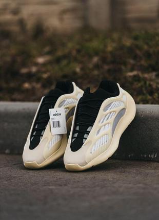 Женские кроссовки adidas yeezy boost 700 v3 beige 36-37-38