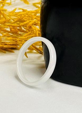 Керамическое кольцо женское белое без вставок