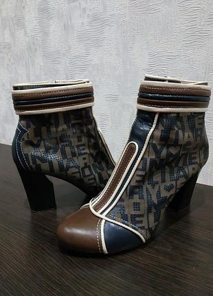 Оригинальные женские ботинки stoalos