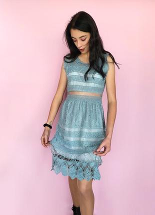 Платье голубое кружевное с прозрачными вставками1 фото