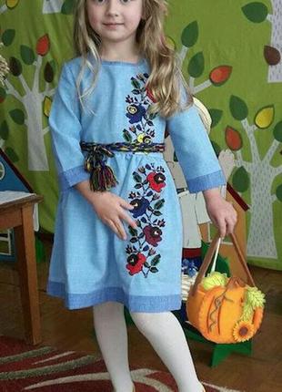 Платье с вышивкой