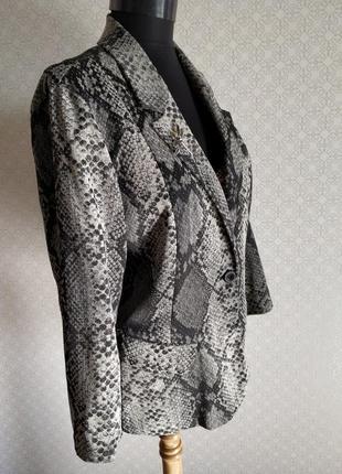 Змеиный мягкий пиджак. произведен в македонии. размер 50.3 фото