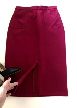 Шикарная юбка с разрезом впереди и накладными карманами